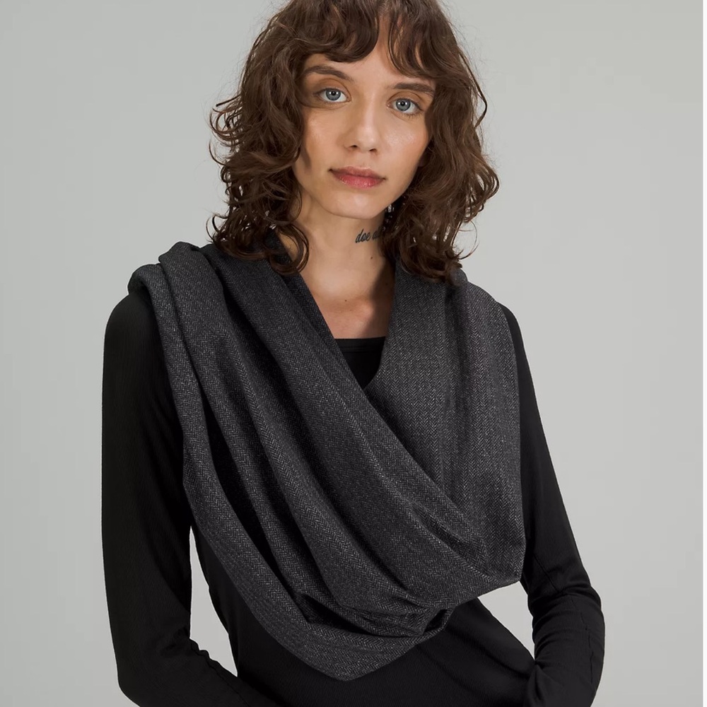 Lululemon snap scarf